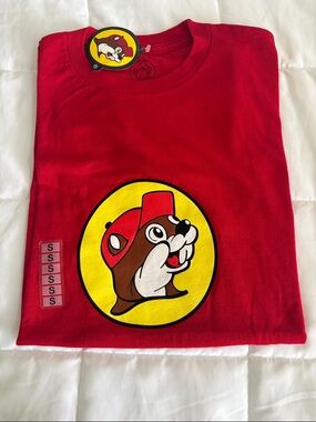 Red Graphic Buc-ee Tee with Playful Mascot S